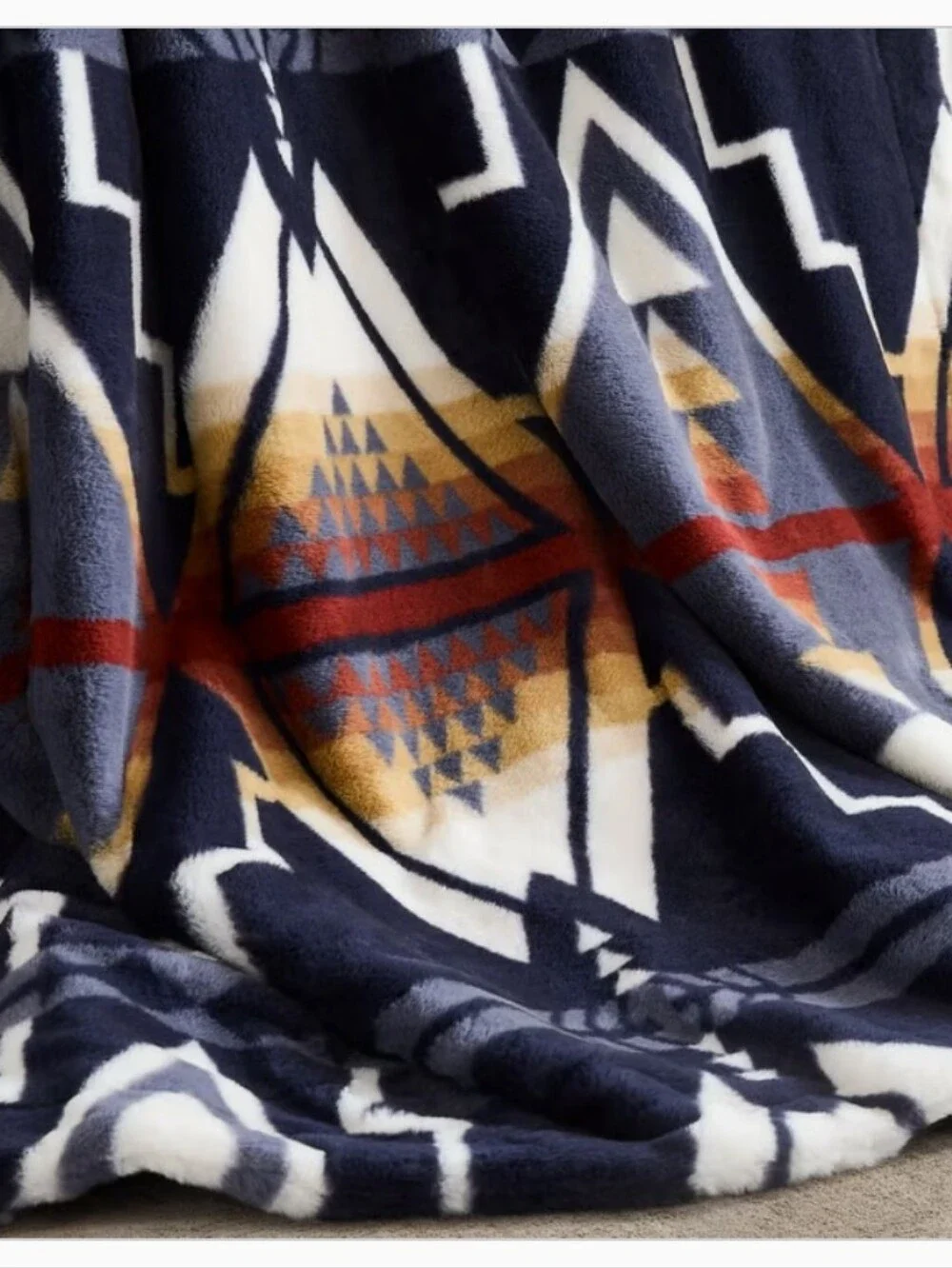Pendleton Faux Fur Luxe Blanket, New, Arrow Flight, King